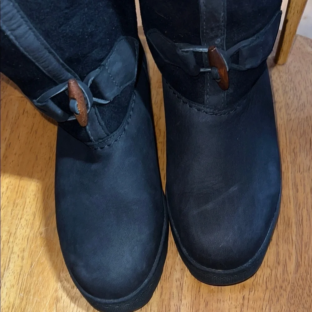 Sorel Wool LiningWomen's Black Suede Boots 6
